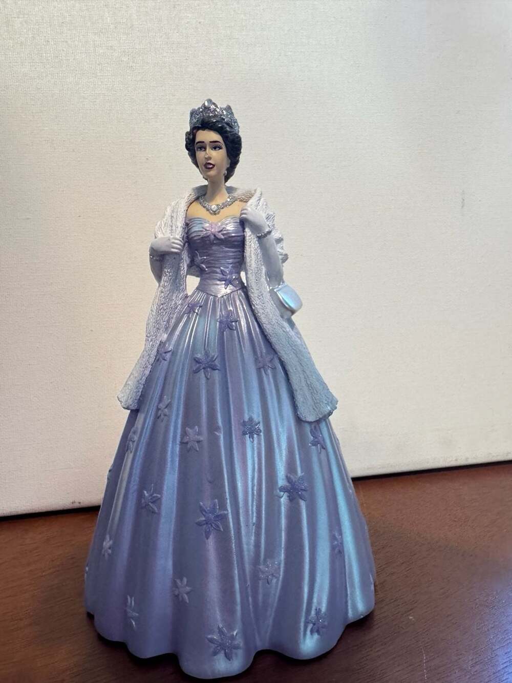 READ DESCRIPTION Hamilton Collection Royal Style Queen Elizabeth II Night Out Ne